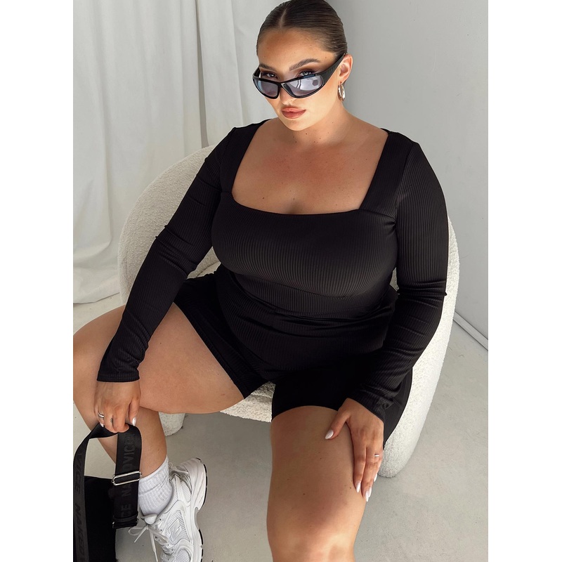 Sara Romper Black Curve