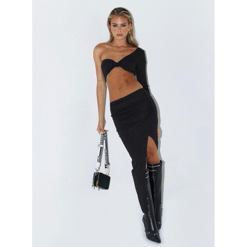 Akes Set Black
