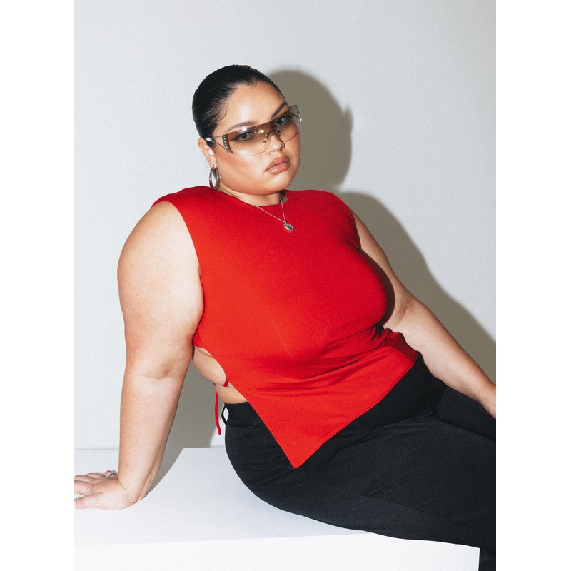 Uzo Top Red Curve