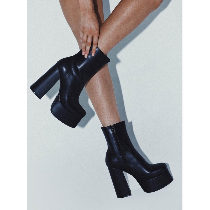 Garvie Platform Boots Black