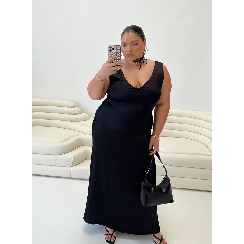 Lynsey Midi Dress Black Curve
