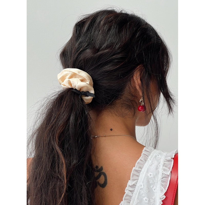 Mekhi Bow Scrunchie Cream