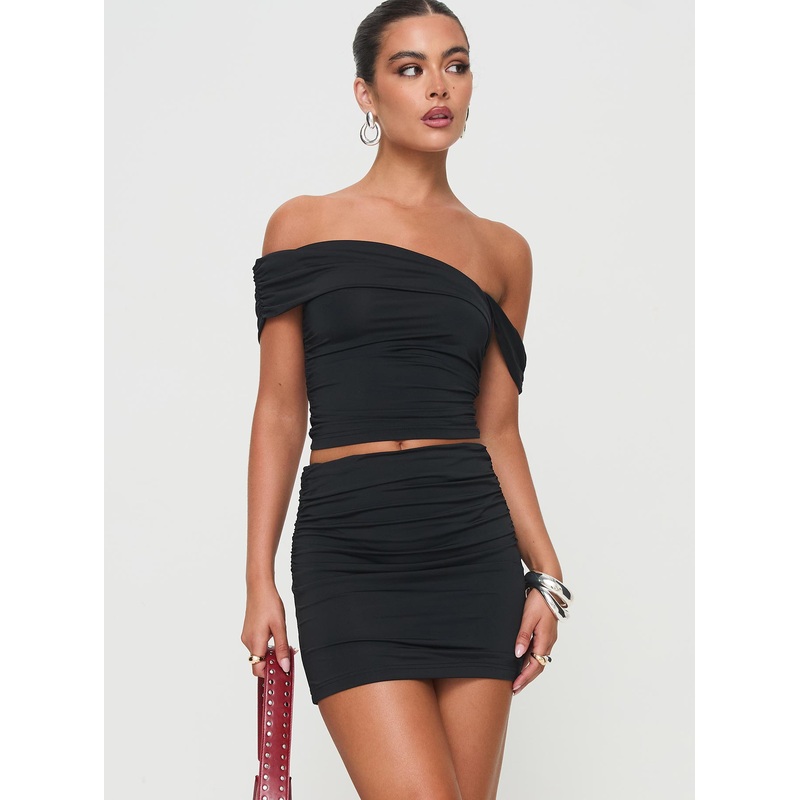 Turning Off The Shoulder Set Black