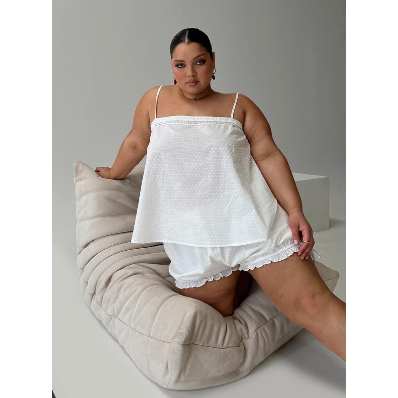 Invisible String Sleep Short White Curve