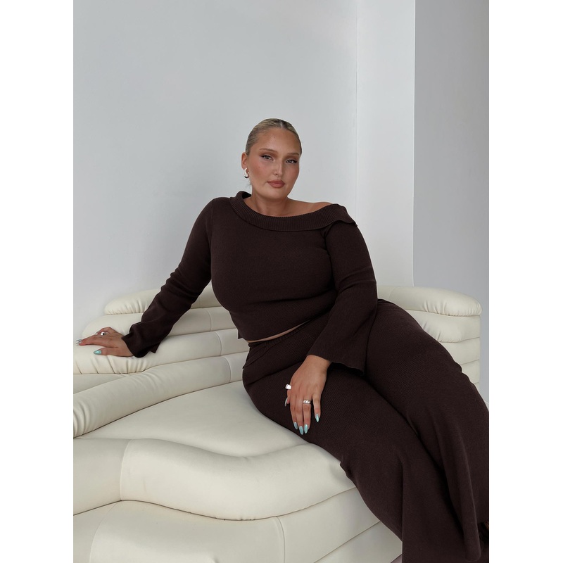 Sina Off The Shoulder Top Chocolate Curve