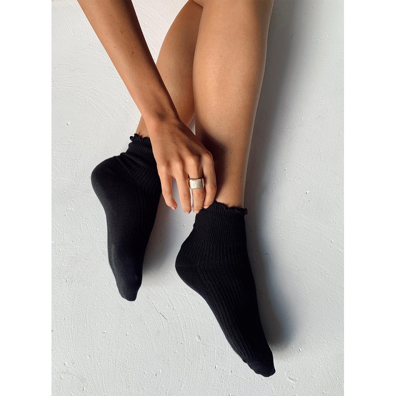 Ribbed Ruffle Socks Black