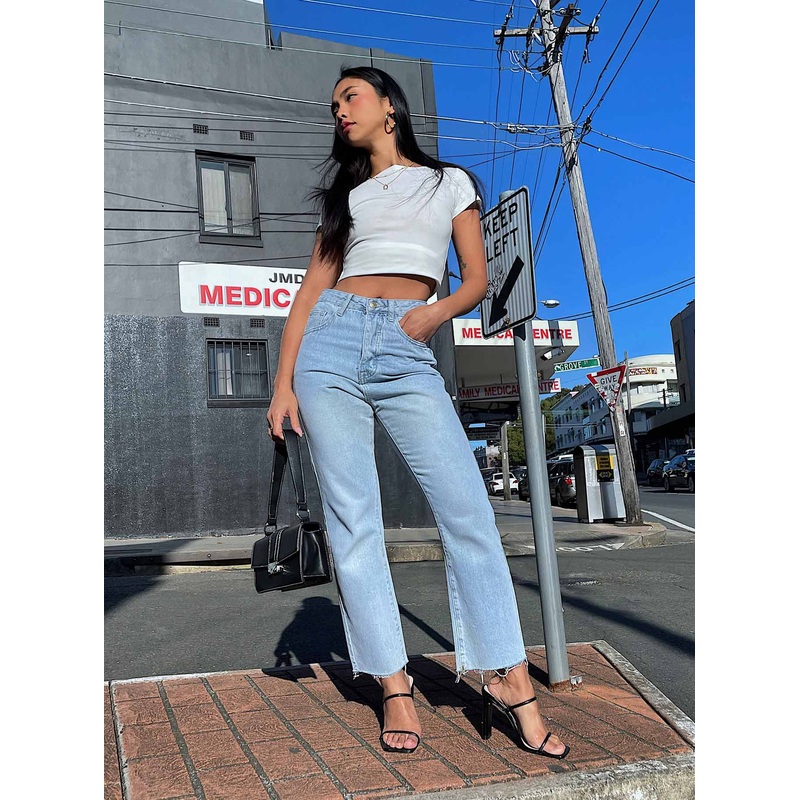 Angela Cropped Jeans Light Wash Denim