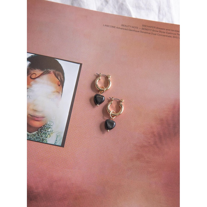 Breaking Hearts Earrings Black